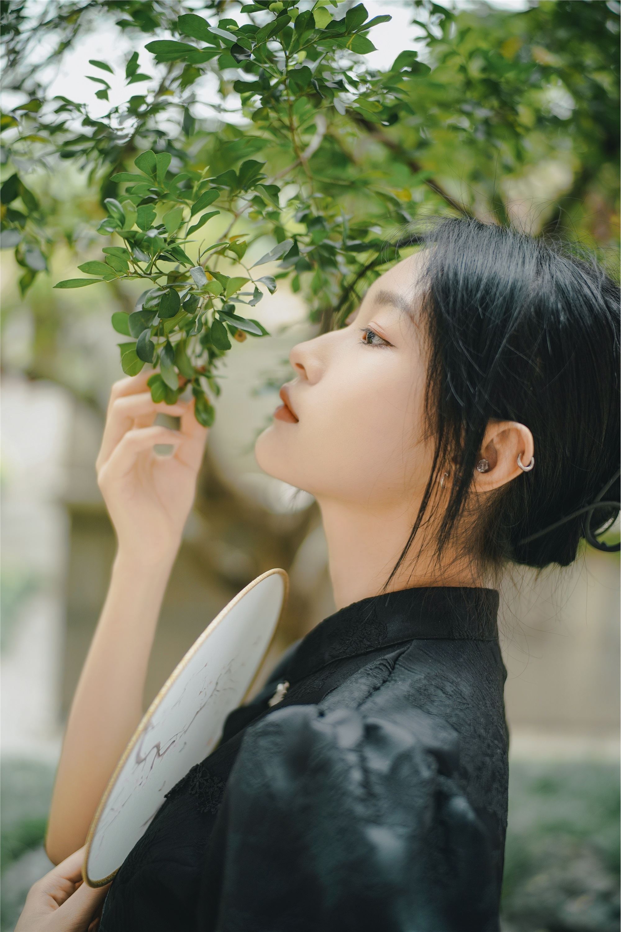 YITUYU艺图语 2025.01.06 娴静犹如花照水 欣欣